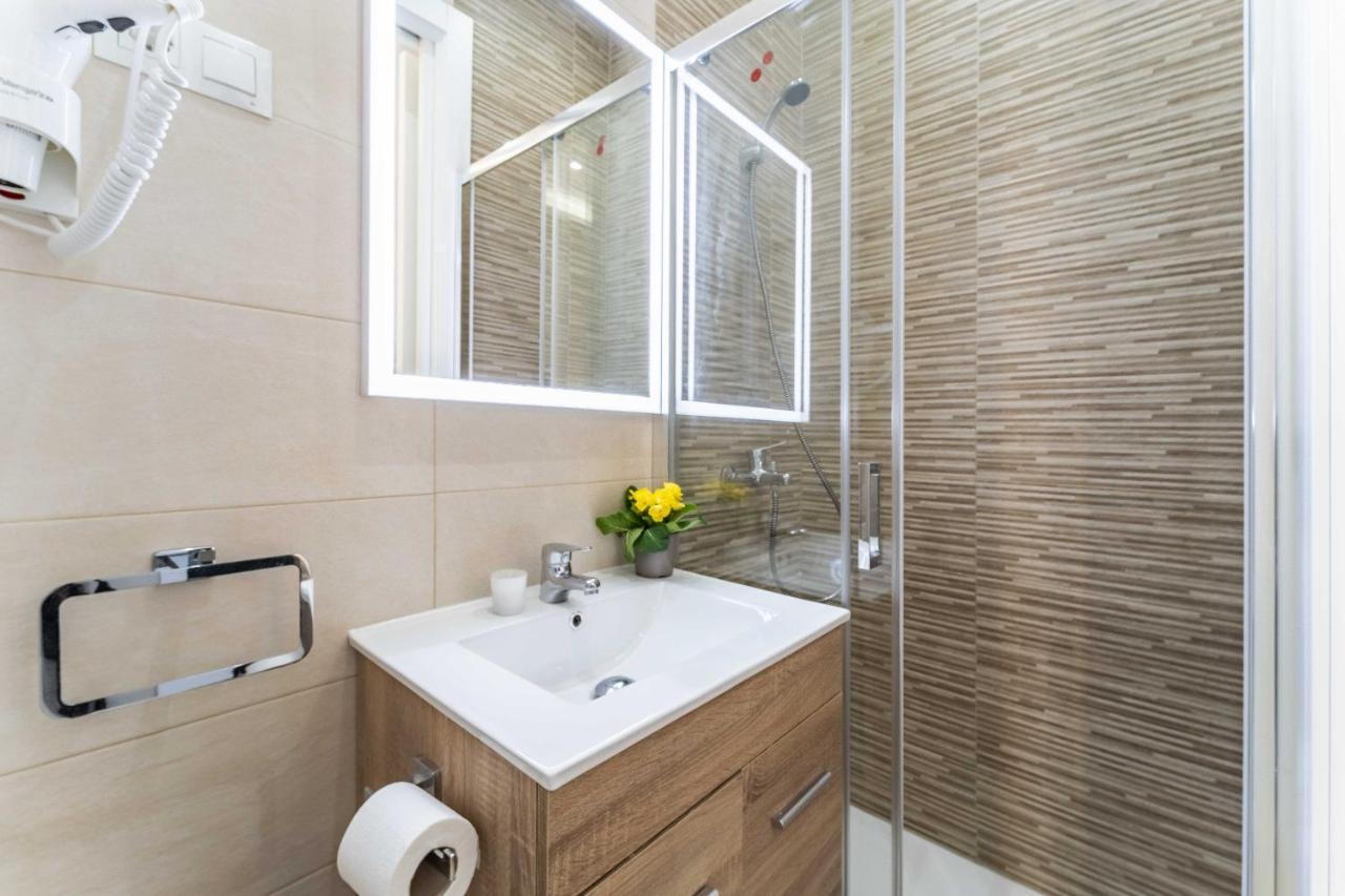 Exclusive Luxury Apartment In Central Madrid Exterior photo